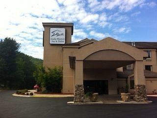 צ'ירוקי Smoky Mountain Inn & Suites מראה חיצוני תמונה