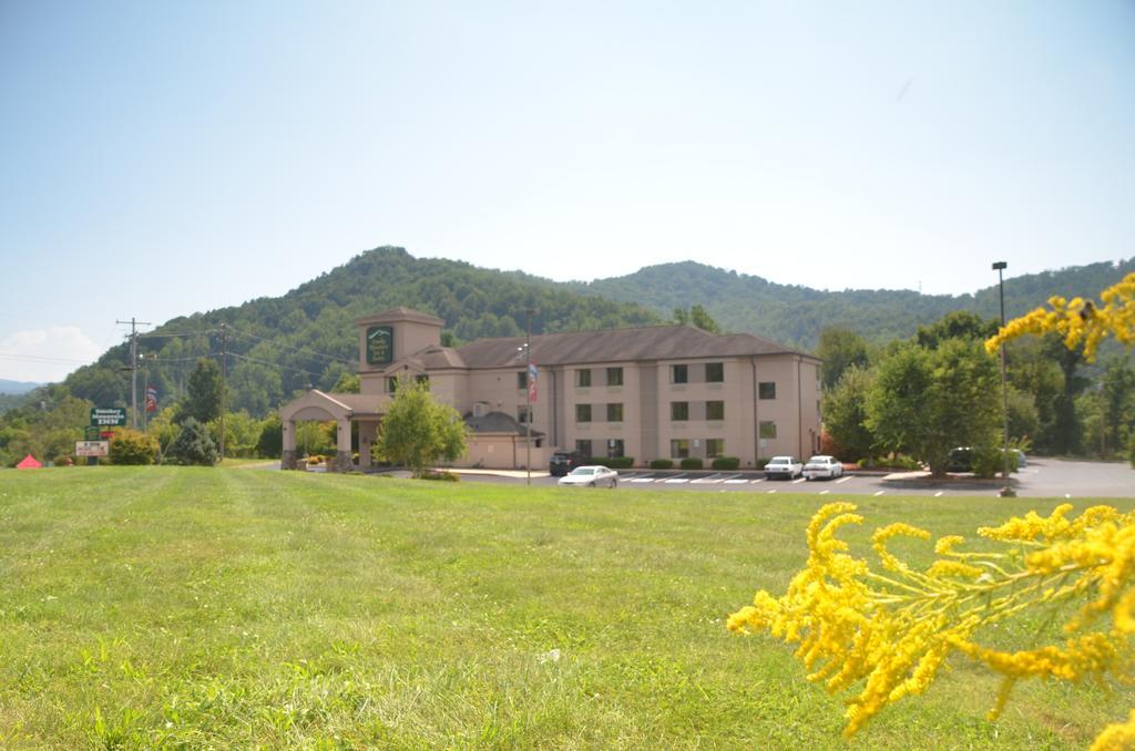 צ'ירוקי Smoky Mountain Inn & Suites מראה חיצוני תמונה